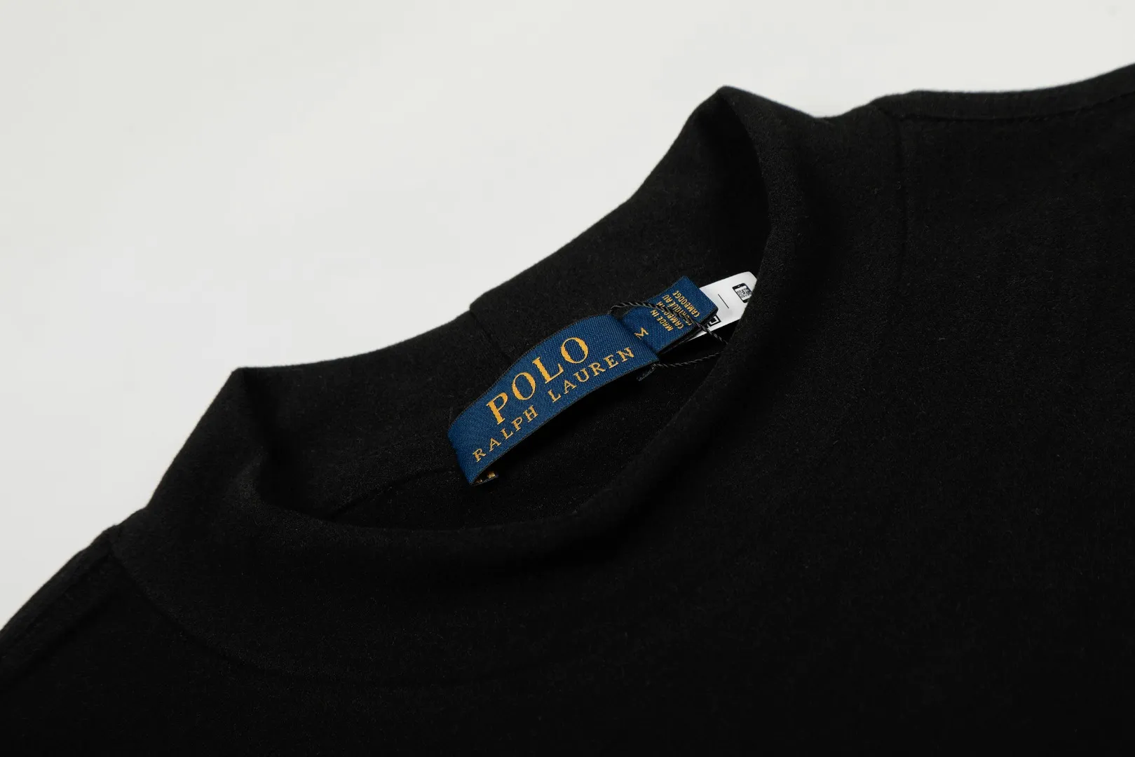 P190 Top quality" Style number: DS606# (not off the shelves all year round) [Ralph Lauren half turtleneck solid color pony embroidery logo basic round neck long sleeves] ✅Ralph Lauren Ralph Lauren classic basic versatile unisex half turtleneck pullover German velvet long sleeves ✅Main supply platform live broadcast Wholesale entities Replenish when out of stock Not off the shelves ✅ZP quality 1:1 version Scan the code to enter the GF website Counter quality ✅Detailed quality The only one in Guangzhou 280g German velvet fabric is comfortable and warm. It focuses on high-end and cost-effective. Needless to say good quality. ✅The version is restored to the original order. The maximum size can be worn up to 180 pounds. Loose, comfortable and stress-free. ✅The upper body is simple and easy to match. A must-have item for ootd. Good-looking clothes are never picky. A must-have in couples' wardrobes. Size: